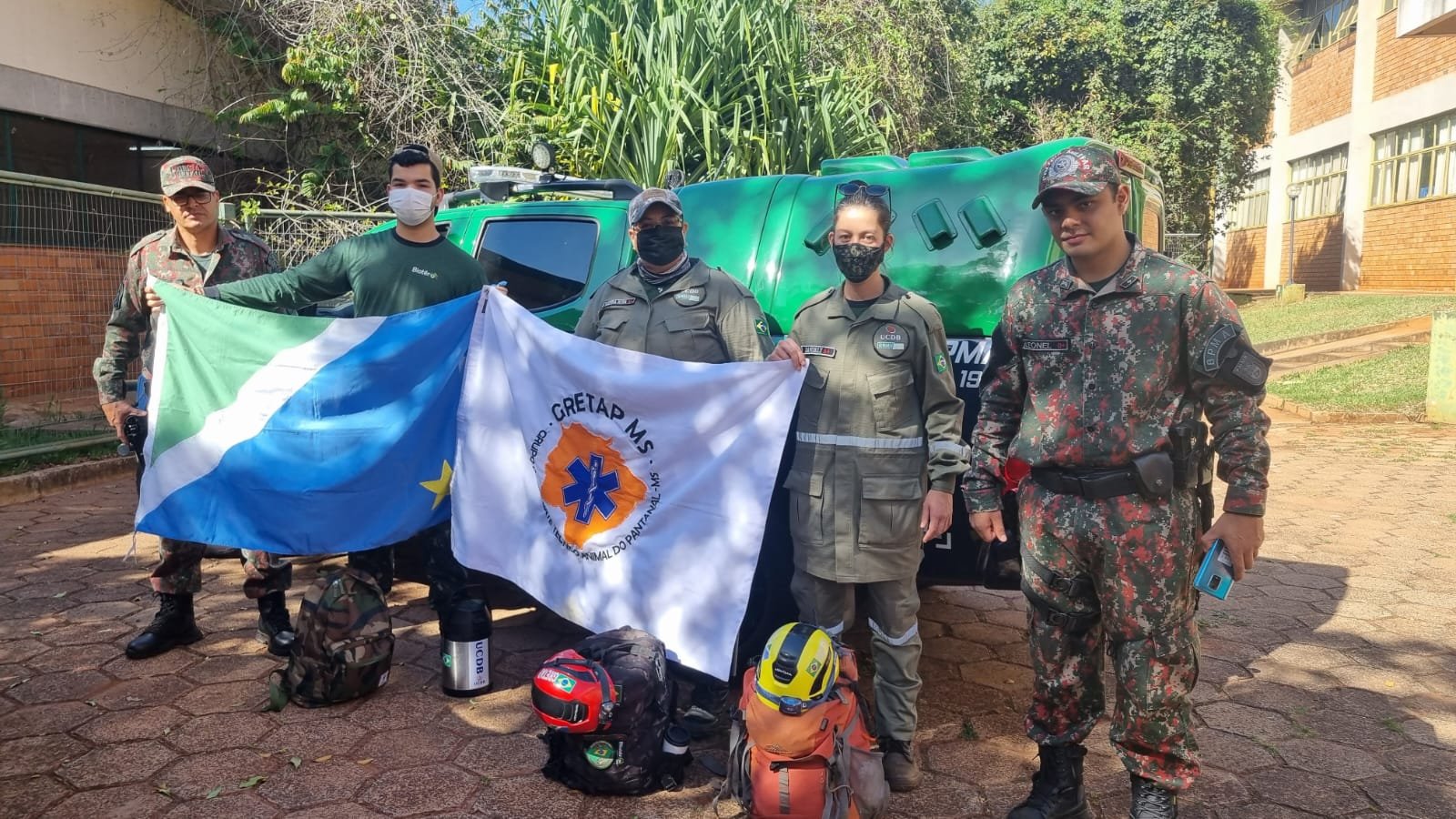 PMA, biólogos e médicos veterinários ajudam os jacarés que sofrem com estiagem e escassez de alimento no Pantanal