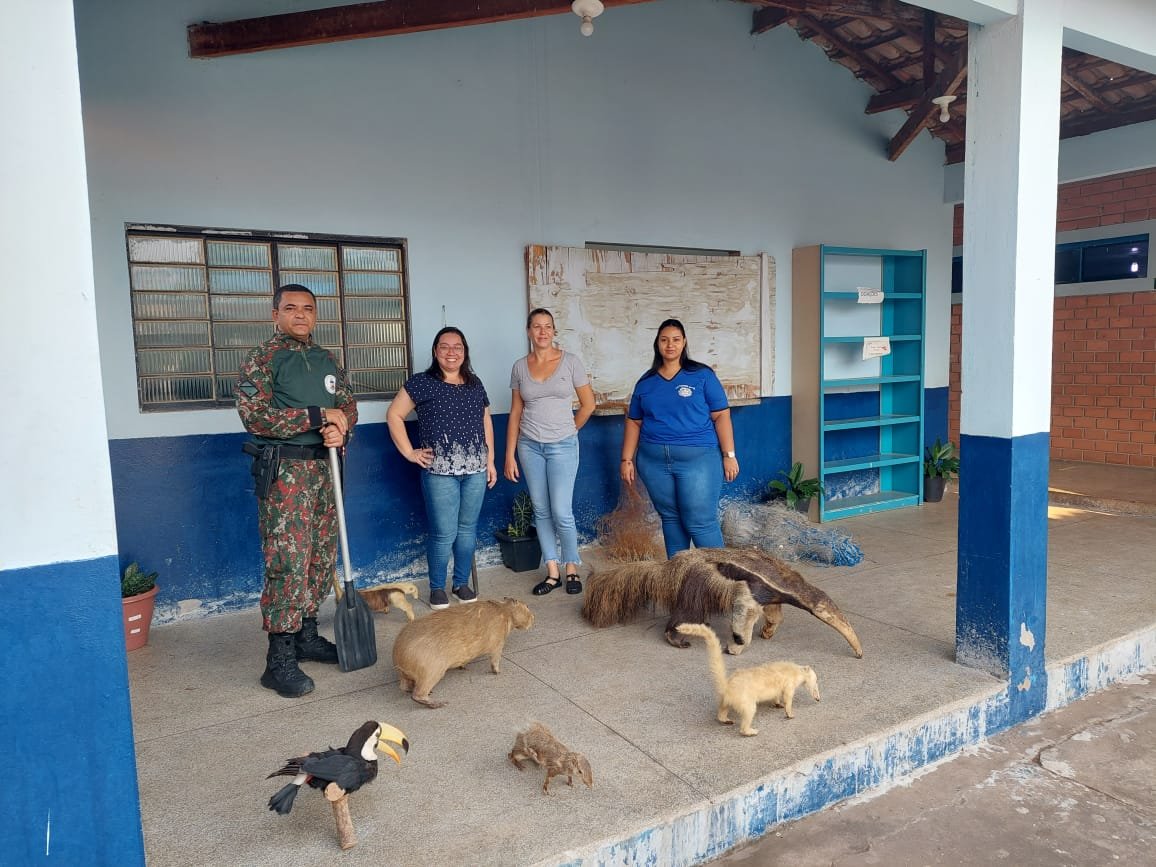 PMA de Coxim realiza Educação Ambiental para 60 alunos de escola municipal com várias atividades incluindo o estande com animais taxidermizados com palestra sobre
