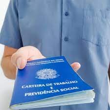 Geração de emprego no comércio paulista recua 56% no primeiro semestre