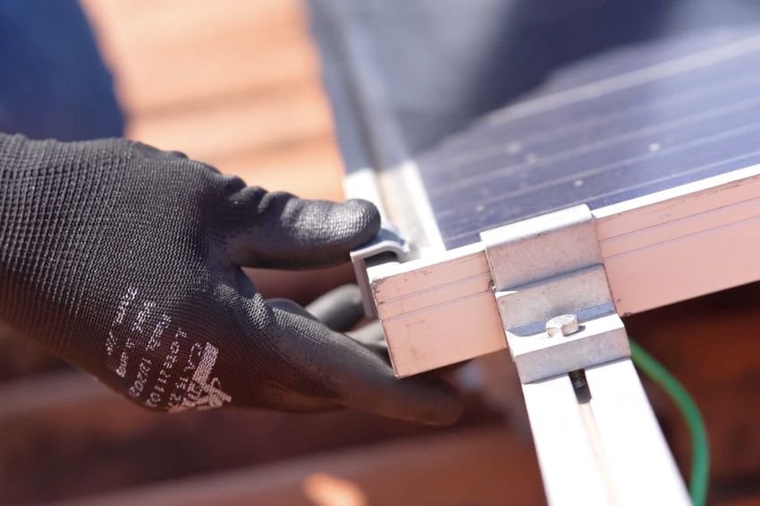 Solar Group lança tecnologias de fixação de painéis solares que reduzem tempo de instalação e escoam água de chuva com mais rapidez