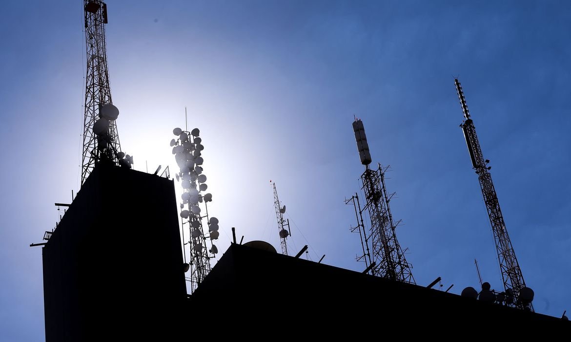 Propostas para ampliar conectividade no Brasil