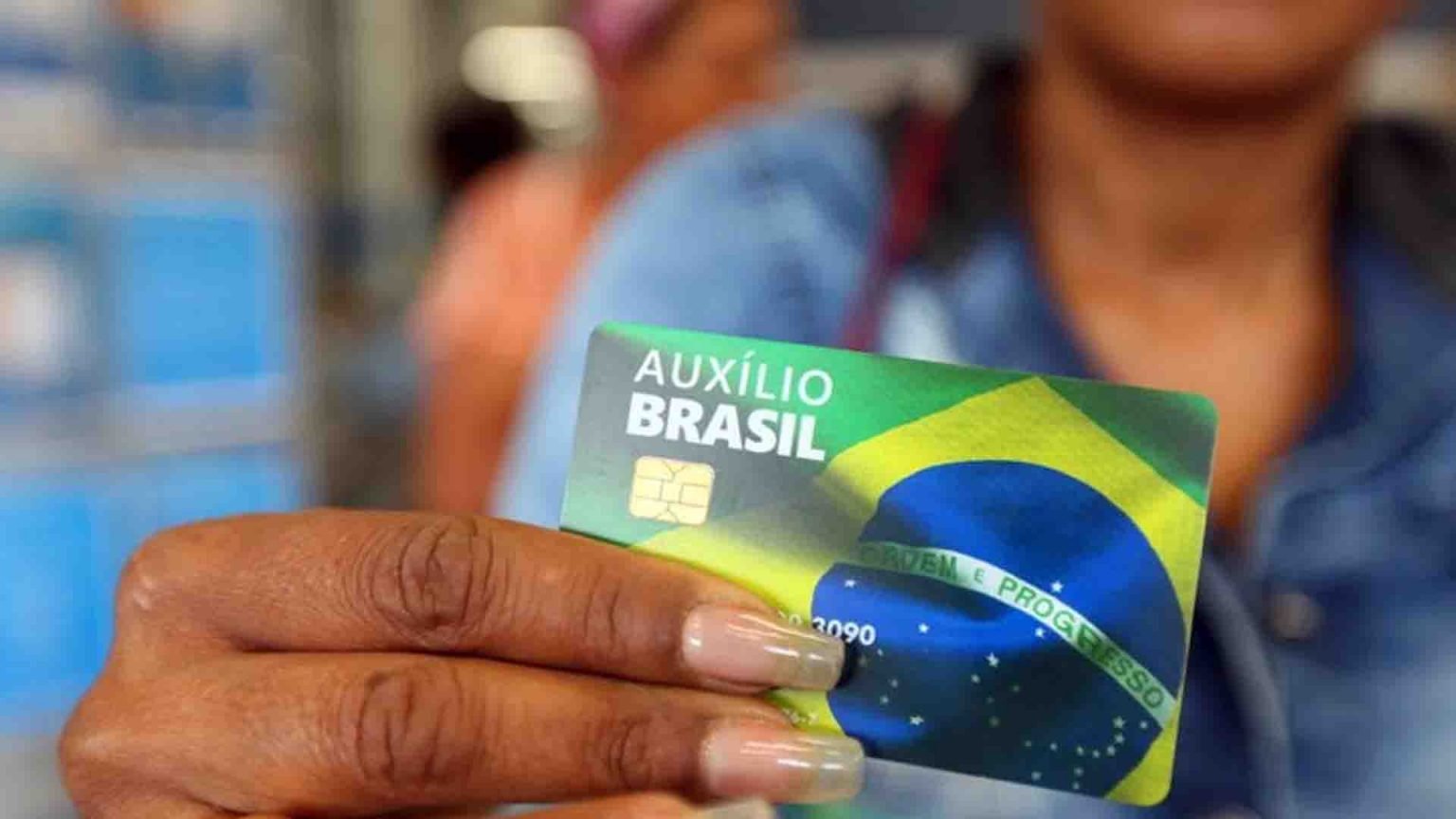 Novo grupo começa a receber o Auxílio Brasil nesta segunda-feira