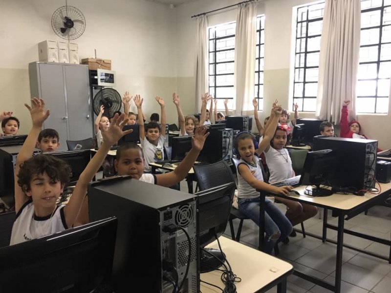 Escolas públicas batem colégios privados na olimpíada digital de matemática no Brasil