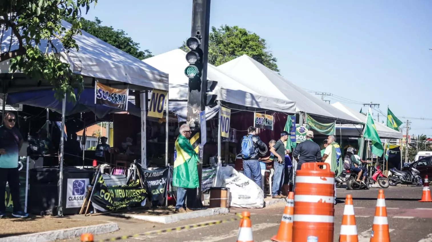Após ato na Proclamação da República, grupo entra no 17º dia acampado em frente ao CMO