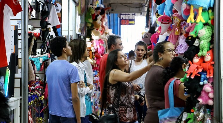 Festas de fim de ano devem movimentar R$ 816 milhões na economia de MS