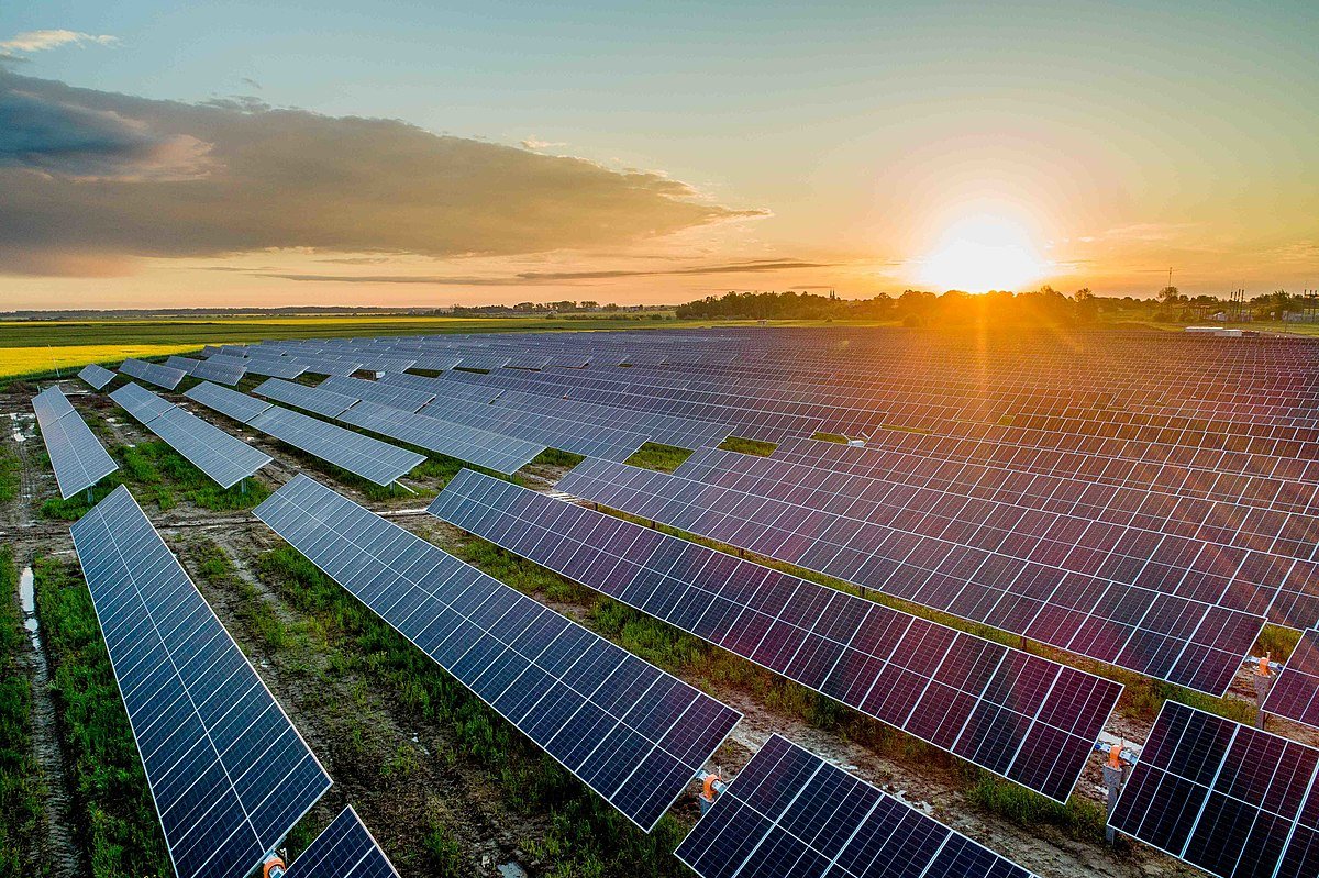 Usinas solares de grande porte atingem 7 GW e R$ 31,2 bilhões de investimentos no Brasil, informa ABSOLAR