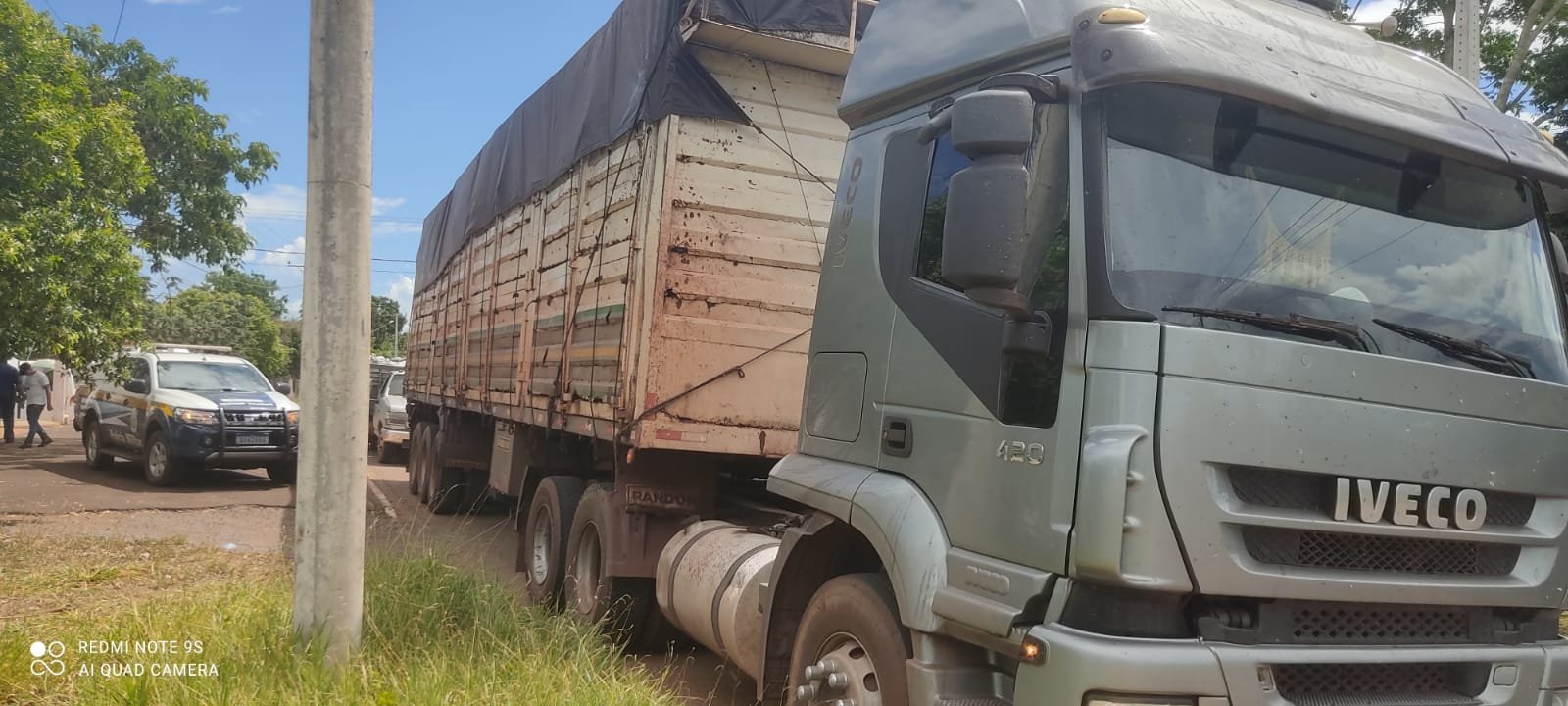 PMA de Bela Vista autua em R$ 23 mil empresa com carreta e F 4000 apreendidos pela PM carregados de carvão nativo contrabandeado do Paraguai