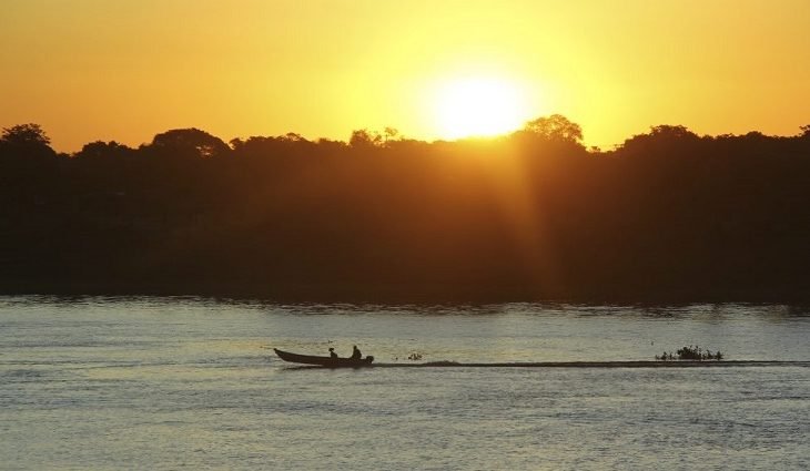Sol aparece entre nuvens e temperaturas podem chegar aos 33°C nesta terça-feira