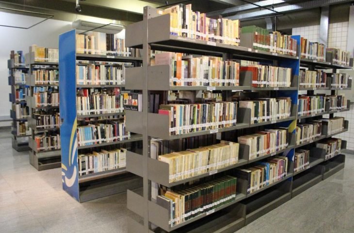 Biblioteca Isaias Paim divulga relação dos 5 livros mais lidos em janeiro e fevereiro
