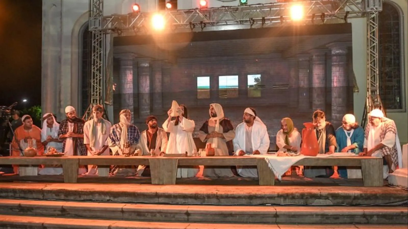 Nem forte chuva espantou público da encenação de Paixão de Cristo em Aquidauana