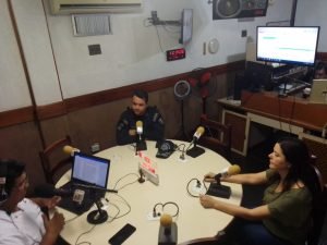 Programa na IND FM discute com Tenente-coronel Guilherme Dantas e Secretária de Educação Wilsandra Beda segurança nas escolas
