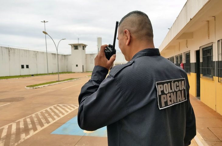 Escondidos entre muralhas, heróis anônimos trabalham pela manutenção da paz social