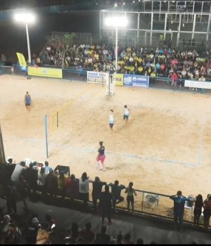 Aquidauana inaugura duas quadras de vôlei de areia com a presença da rainha das quadras de areia Talita