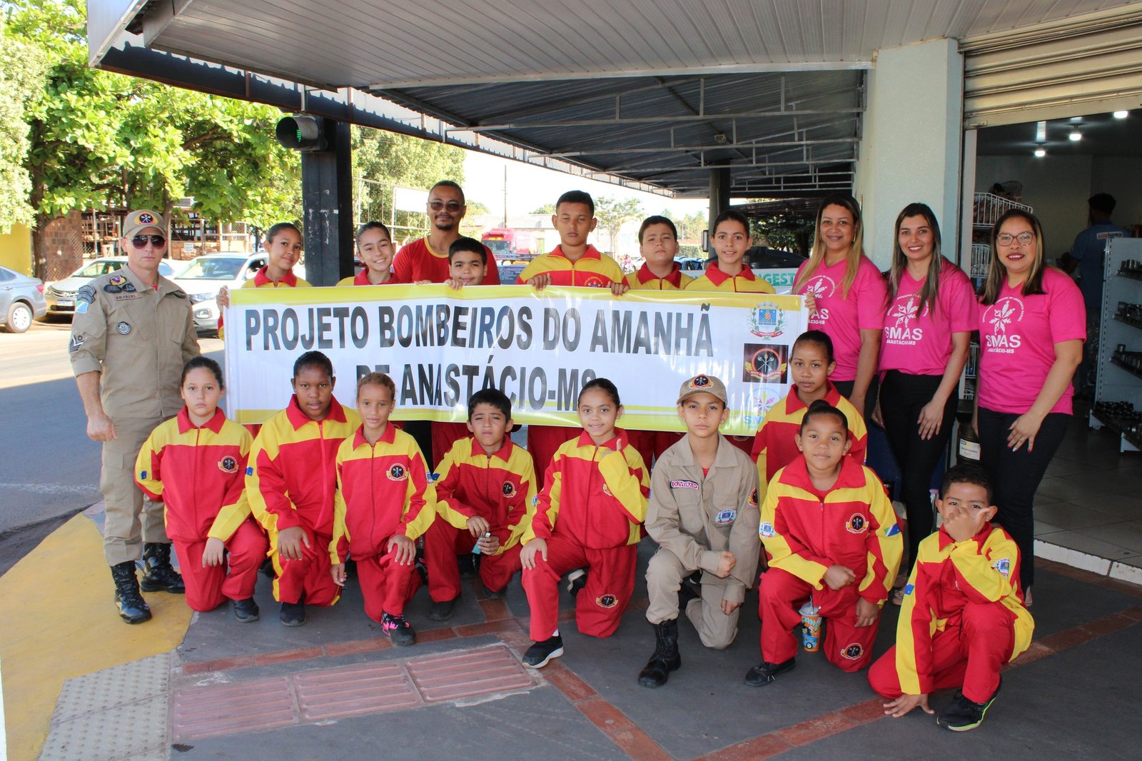 Alunos do Bombeiros do Amanhã promovem blitz educativa sobre queimadas