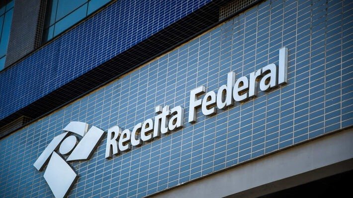 Receita paga 3º lote de restituição do Imposto de Renda: RS 7,5 bilhões