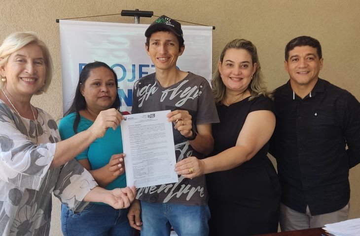 Bônus Moradia aquece setor imobiliário em Sidrolândia e beneficiários assinam contrato com a Agehab