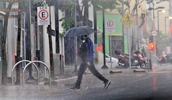 Terça-feira tem possibilidade de chuvas de intensidade fraca a moderada no Estado