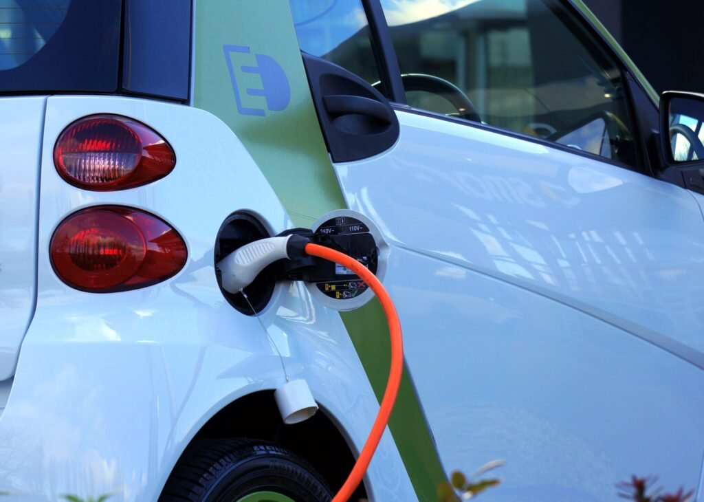WHS aposta em carregadores de veículos elétricos para atender mercado de R$ 150 milhões em novos eletropostos no Brasil até 2025