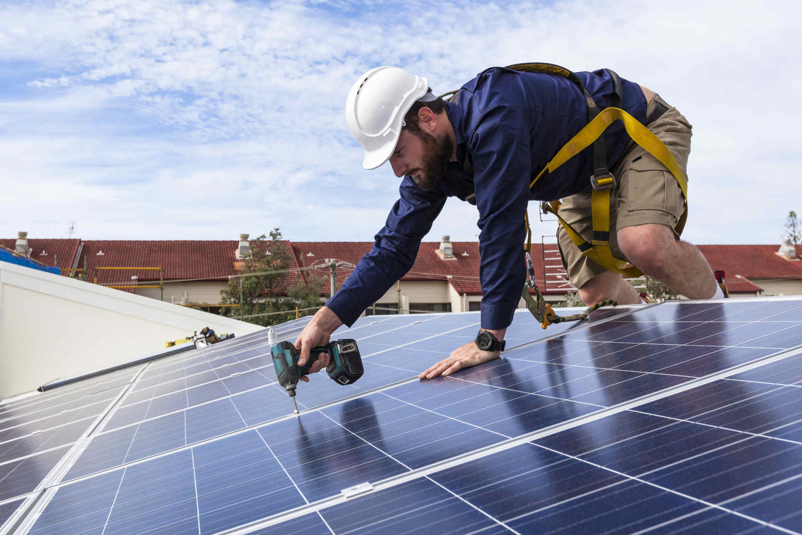 Maior consumo de energia com onda de calor eleva em 20% interesse por financiamento de painéis solares no País