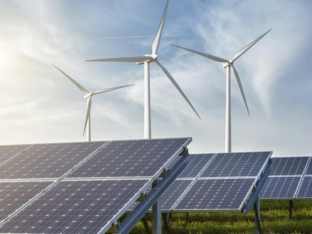 Autoprodução impulsiona contratos de longo prazo de energia solar e eólica no mercado livre em 2023, segundo estudo da consultoria CELA