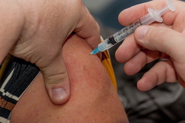 Com autorização da Saúde, estados e municípios podem oferecer vacina contra a gripe para toda população