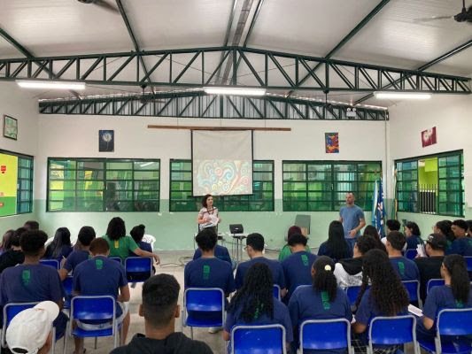 Oportunidades na Aprendizagem Profissional são apresentadas a alunos de escola pública em Três Lagoas